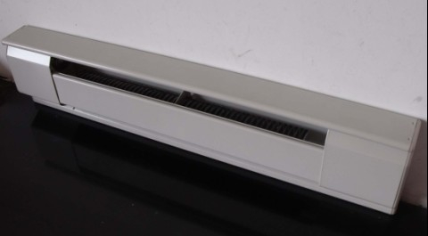 踢脚线式电采暖器